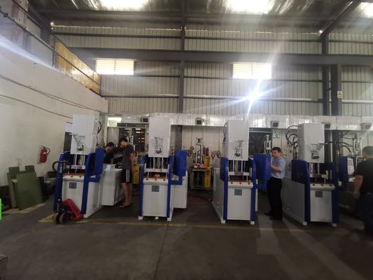 30T پلاستیک عمودی ماشین تزریق قالب گیری 6.7kW با 13 KN نیروی Ejector نگهداری کم