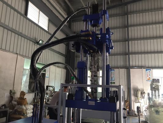 200MM ضربه باز 55T هیدرولیک عمودی ماشین تزریق قالب گیری با 2 میز کار