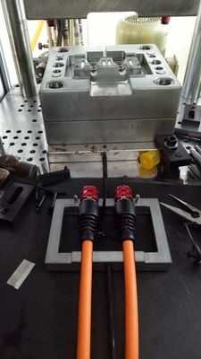 45T ماشین تزریق عمودی پلاستیکی 110 Cm3 حجم تئوریک شات برای محافظ PVC